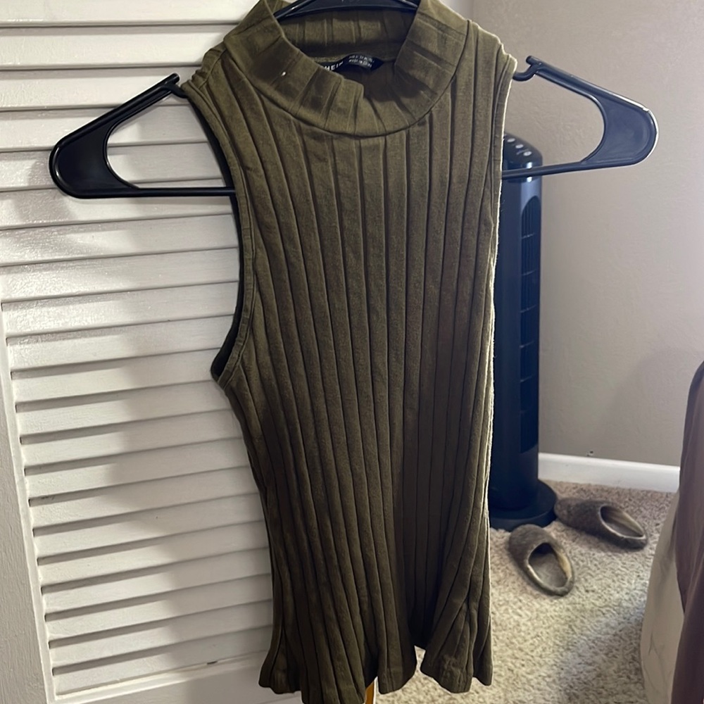 Wide strap, turtle neck, crop top from SHEIN. Size small. VERY comfortable